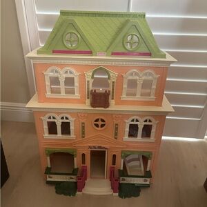 Vintage Fisher Price Dollhouse
